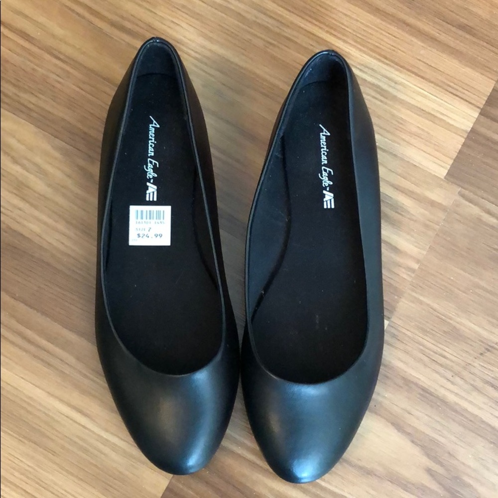 Flat black shoes